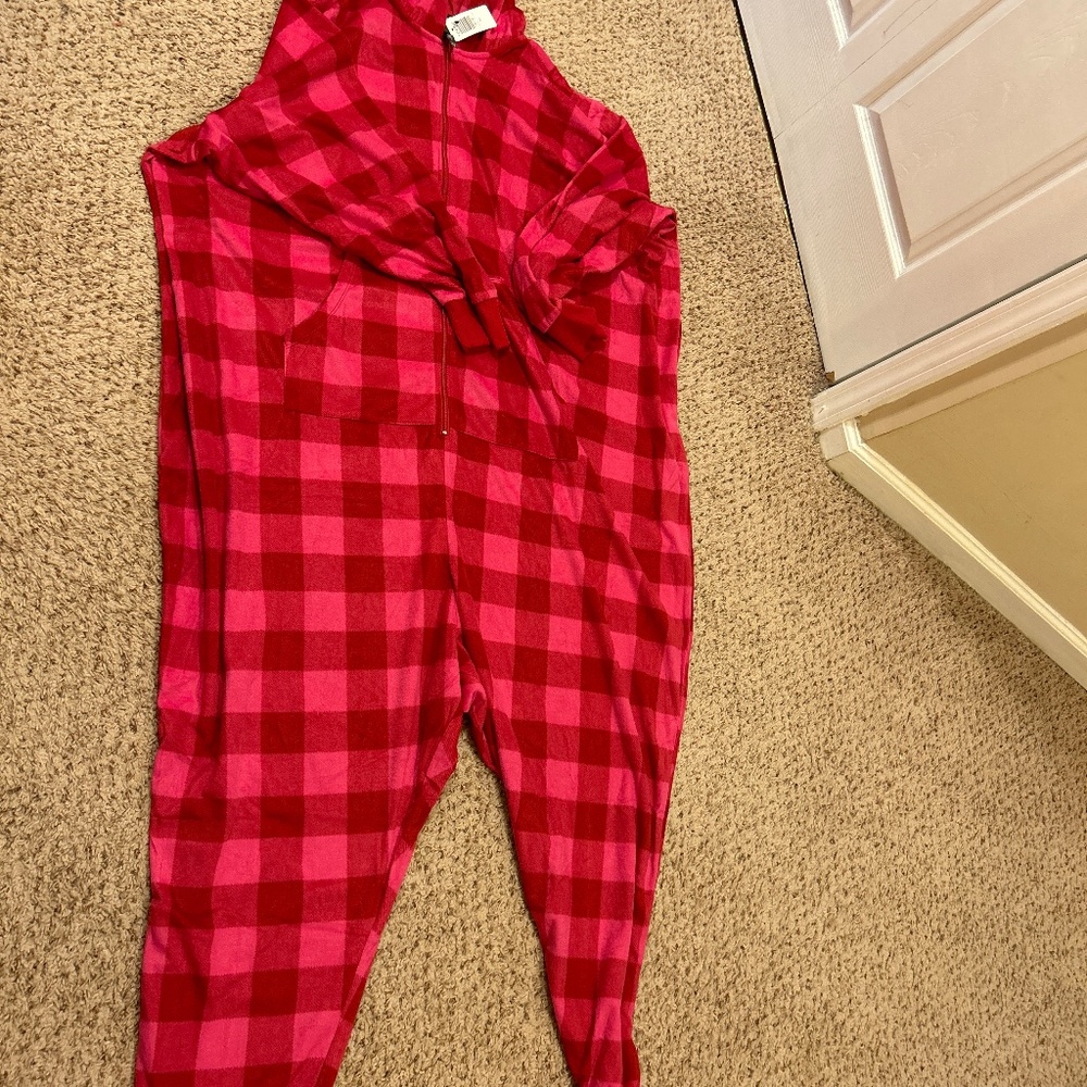 Tank top, jumper, sport bra, shirt with lace